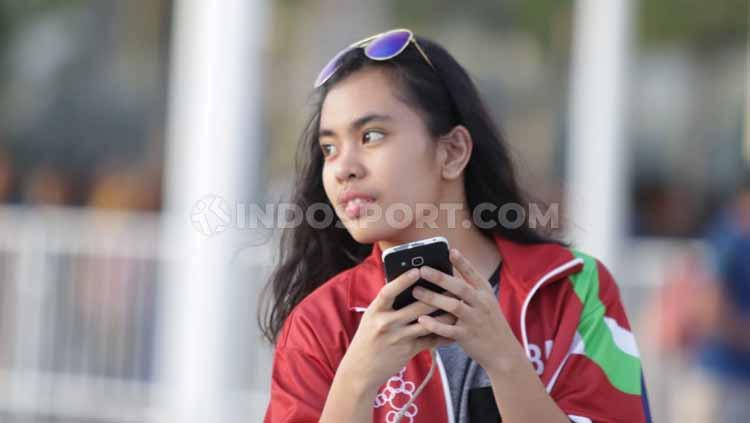 Salah seorang pengunjung yang datang ke Philippine Arena jelang opening SEA Games 2019 di Filipina.