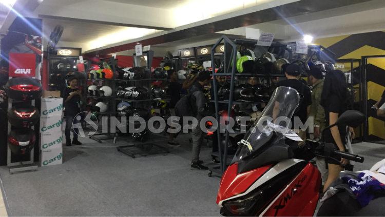Koleksi helm di IIMS Motobike Expo 2019. - INDOSPORT