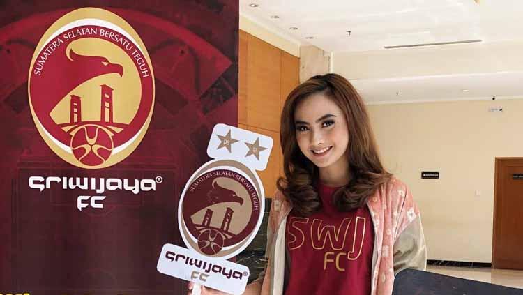 Regina Valeria Putri hadir saat Sriwijaya FC merilis aplikasi mobile.