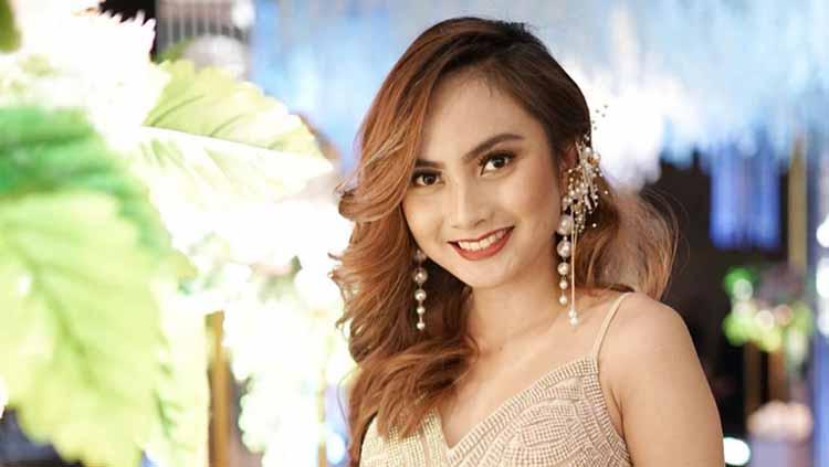 Regina Valeria Putri mengisi acara di salah satu wedding di Palembang.