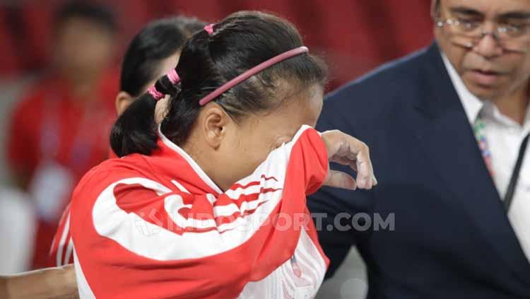 Lisa Setiawati yang gagal meraih emas SEA Games 2019 mendapat dukungan semangat dari Eko Yuli dan Menpora Indonesia, Zainudin Amali.