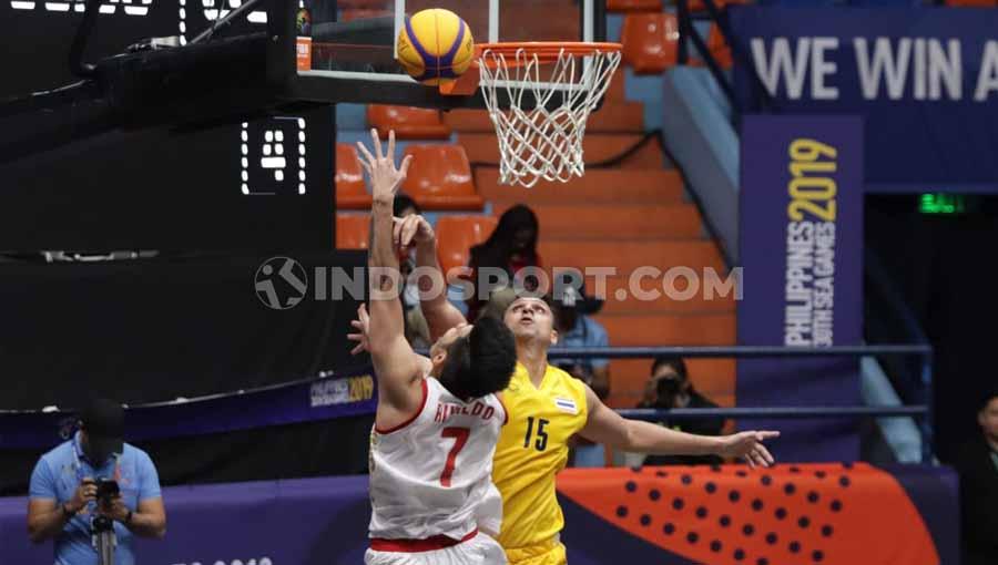 Aksi Timnas Basket 3x3 Indonesia melawan Thailand di Fil Oil Flying Center V, Metro Manila, Senin (02/12/19) kemarin.