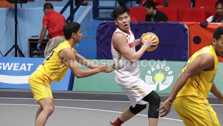 Timnas Basket 3x3 Indonesia saat melawan Thailand di Fil Oil Flying Center V, Metro Manila, Senin (02/12/19). - INDOSPORT
