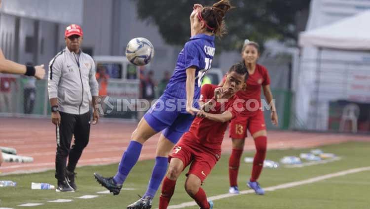 Timnas Indonesia putri versus Thailand di Rizal Memorial Stadium, Manila, Senin (02/12/19) kemarin. Ronald Seger Prabowo/INDOSPORT