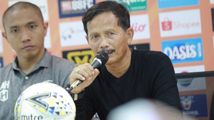 Pelatih Barito Putera, Djajang Nurdjaman, dalam konferensi pers usai pertandingan Liga 1 2019.