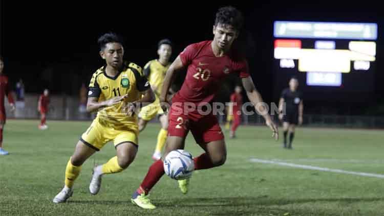 Osvaldo Haay dan pemain Brunei di laga SEA Games 2019.