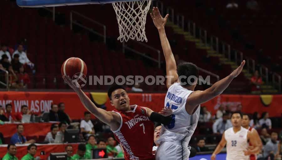 Andakara Prastawa beraksi bersama Timnas Basket Putra Indonesia di Mall Of Asia, Manila, Rabu (04/12/19).
