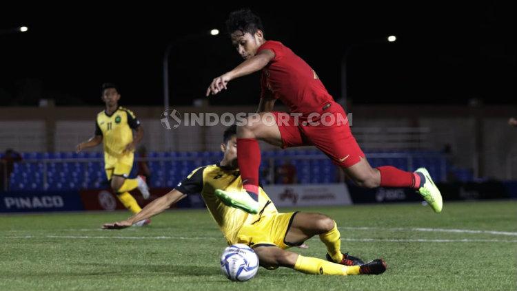 Osvaldo Haay beraksi di SEA Games 2019 melawan Timnas Brunei.