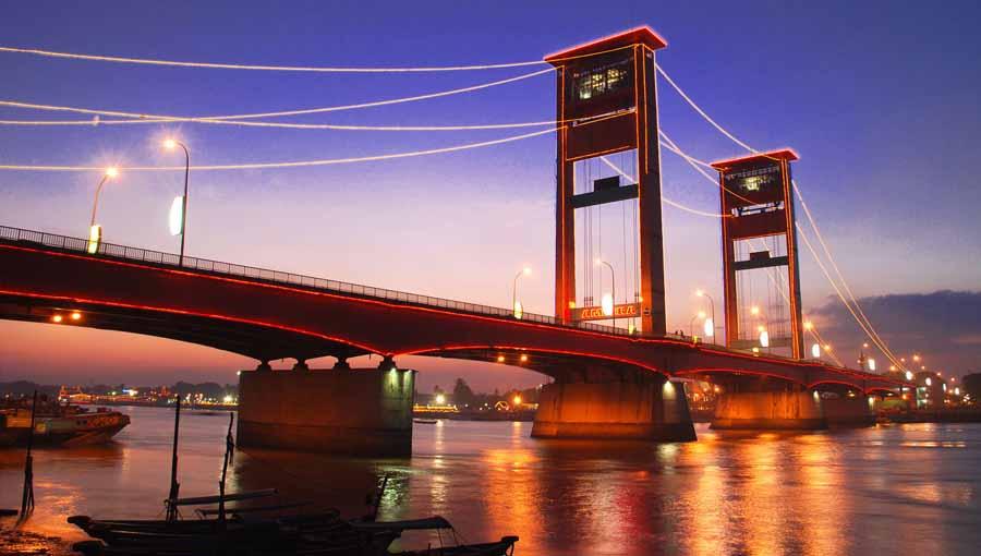 Jembatan Ampera kemegahan simbol di Kota Palembang. Copyright: ksmtour.com