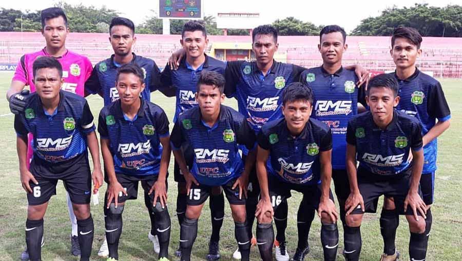 Aswar Syamsuddin (berdiri ketiga dari kiri) saat memperkuat Sidrap United diajang Liga 3 2017. Copyright: instagram @aswarsyamsuddin21