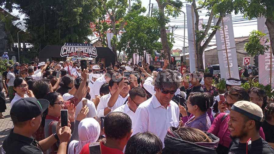 Bali United melanjutkan rangkaian acara merayakan keberhasilan menjadi juara Shopee Liga 1 2019. - INDOSPORT