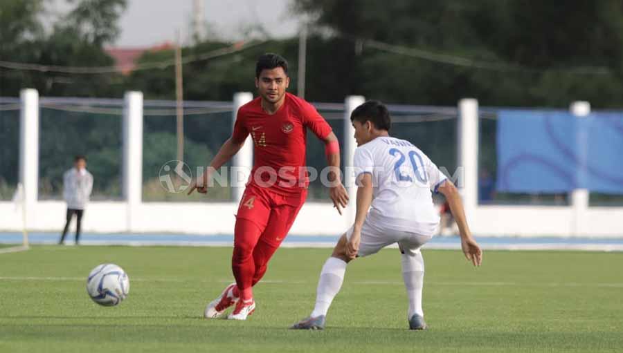 Asnawi Mangkualam beraksi dalam pertandingan antara Indonesia U-23 vs Laos U-23 SEA Games Filipina 2019, Kamis (05/12/19).