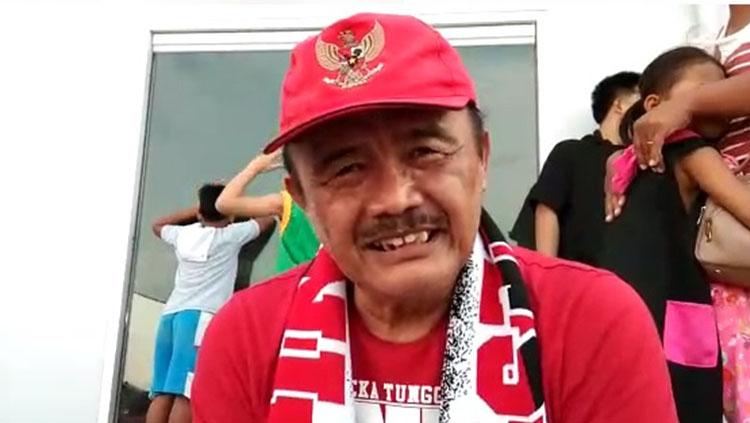 Ayah Airlangga Sucipto, Bambang Sutjipto, menyaksikan langsung perjuangan Timnas Indonesia U-23 di SEA Games 2019. - INDOSPORT
