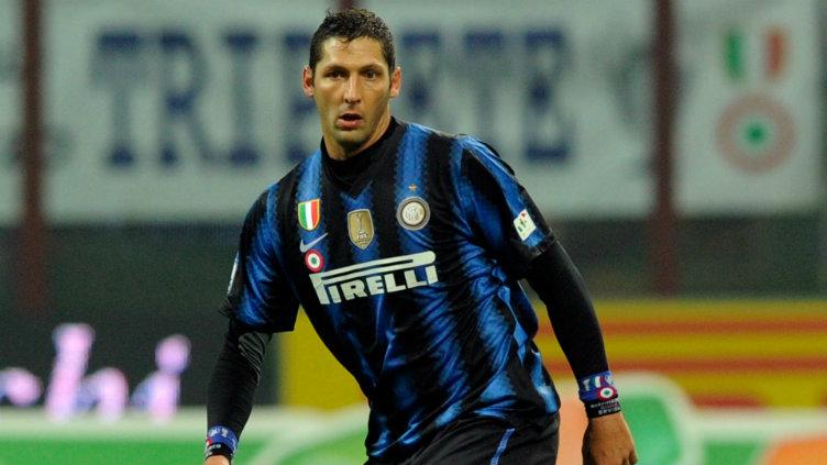 Legenda Inter Milan, Marco Materazzi menyapa Erick Thohir di sela-sela momen kebersamaannya dengan pebulutangkis, Greysia Polii.