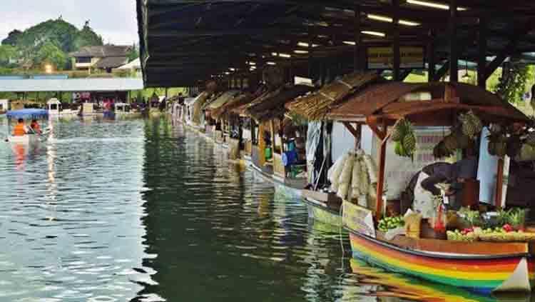 Floating Market (pasar apung) di Bandung. Copyright: Tribunnews