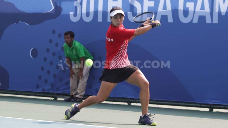 Final tenis tunggal putri Aldila Sutjiadi versus Savanna Ly Nguyen di Rizal Memorial Sport Complex, Manila, Jumat (06/12/19)
