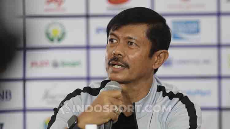 Pelatih Timnas Indonesia U-23, Indra Sjafri dalam jumpa pers jelang melawan Myanmar U-23 di Stadion Rizal Memorial, Jumat (06/12/19). - INDOSPORT