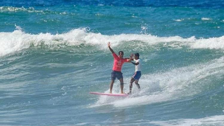 Peselancar Filipina,Roger Casugay, menolak dianggap pahlawan usai menyelamatkan Arip Nurhidayat selaku wakil Indonesia di cabor surfing SEA Games 2019.