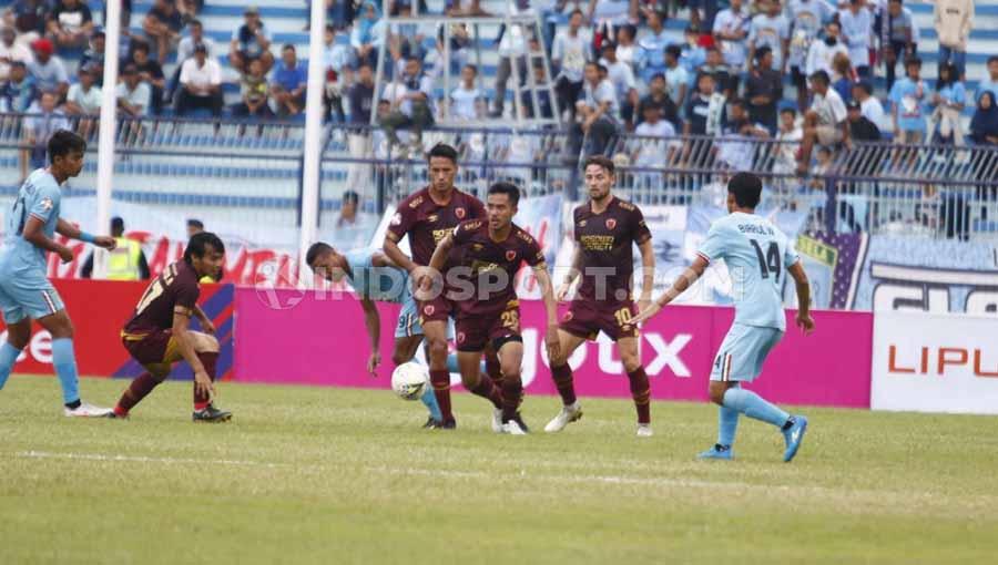 Laga pertandingan antara Persela Lamongan vs PSM Makassar pada Shopee Liga 1 2019, Sabtu (07/12/19). Copyright: Adriyan Adirizky Rahmat/INDOSPORT