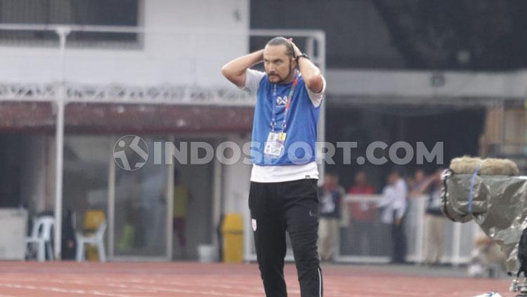Rasa penasaran dari pelatih Myanmar U-23, Velizar Popov melihat anak asuhnya saat melawan Timnas Indonesia di SEA Games 2019