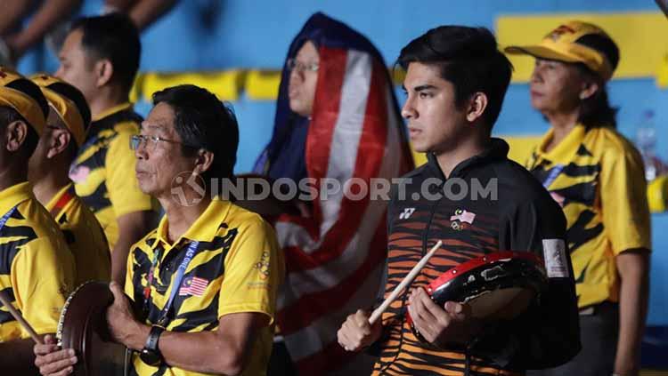 Syed Saddiq nampak mengenakan baju Timnas Malaysia saat memberikan dukungan langsung untuk para pebulutangkis wakil negaranya di semifinal SEA Games 2019.