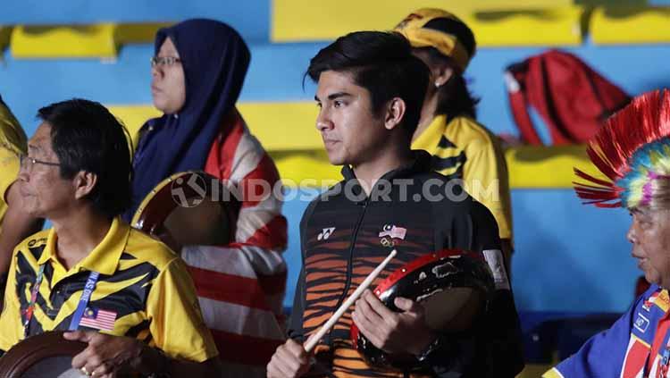 Meski didukung langsung oleh sang Menpora, namun Vivian Hoo/Yap Cheng tak bisa mengalahkan ganda putri Indonesia, Greysia Polii/Apriyani Rahayu yang menang dengan skor 21-18, 21-19.