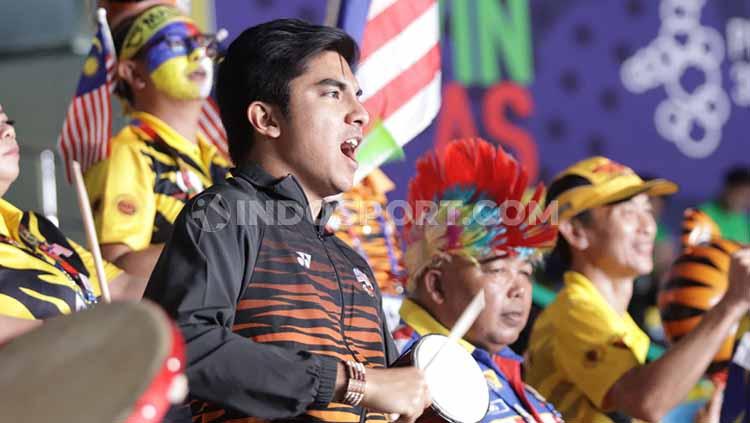 Wajah tengil Menpora Malaysia, Syed Saddiq merayakan kemenangan pasangan Aaron Chia/Soh Wooi Yik yang mengalahkan ganda putra Indonesia, Wahyu Nayaka/Ade Yusuf Santoso dalam semifinal SEA Games di Muntinlupa Sport Complex, Manila, Minggu (08/12/19).
