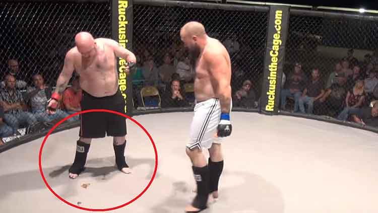 Kejadian menjijikan di pertarungan MMA antara Daniel Cooper vs Travis Woolford - INDOSPORT