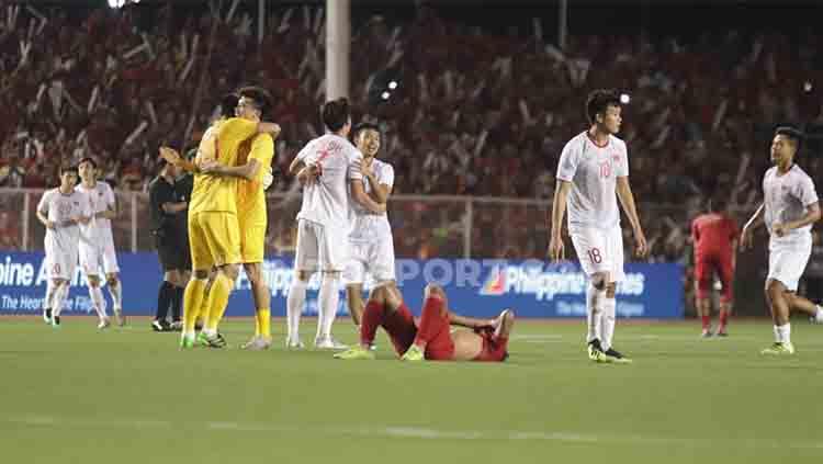 Para pemain Timnas Indonesia U-23 tertunduk lesu usai dikalahkan Vietnam dalam pertandingan final SEA Games 2019.