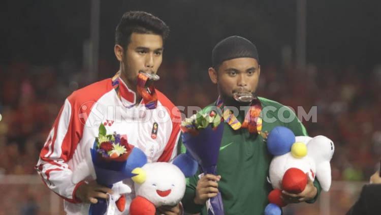 Tetap Tegar meski hanya dapat meraih medali perak di SEA Games 2019, itulah yang dilakukan dua penggawa Timnas Indonesia U-23, Muhammad Rafli (kiri) dan Saddil Ramdani