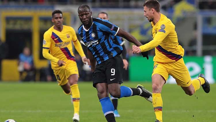 Pertandingan Liga Champions Grup F antara Inter Milan vs Barcelona berlangsung dengan sengit di babak pertama Copyright: Emilio Andreoli/GettyImages