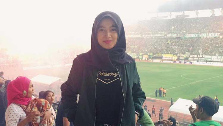 Devina Ferling, istri dari pemain Persebaya Surabaya Misbakus Solikin. Copyright: Instagram.com/dferling