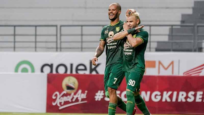Selebrasi pemain Persebaya David da Silva dan Diogo Campos usai mencetak gol ke gawang Arema FC Shopee Liga 1 di Stadion Batakan, Samarinda, Kamis (12/12/19). - INDOSPORT