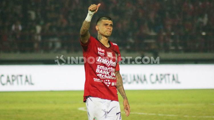 Ciro Alves disambut meriah dalam laga Liga 1 Bali United vs Tira Persikabo. Copyright: Nofik Lukman Hakim/INDOSPORT