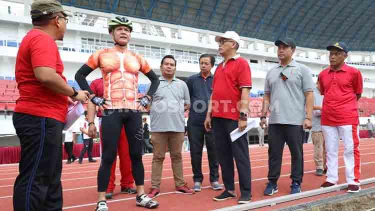 Gubernur Jawa Tengah, Ganjar Pranowo Mengunjungi Proyek Renovasi Stadion Jatidiri. Copyright: Alvin Syaptia Pratama/INDOSPORT