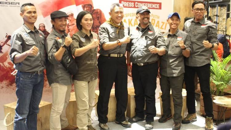 Tim Eiger siap menyambangi Hkakabo Razi, puncak tertinggi se-Asia Tenggara pada Agustus 2020.