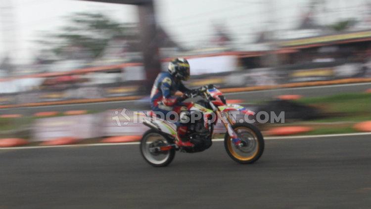 Salah satu pembalap mencoba Lintasan Boyolali di sesi latihan jelang TGAIC 2019 yang diselenggarakan 76Rider.