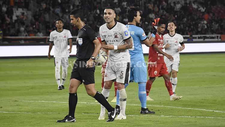 Jaimerson di laga Persija vs Madura United. Copyright: Herry Ibrahim/INDOSPORT