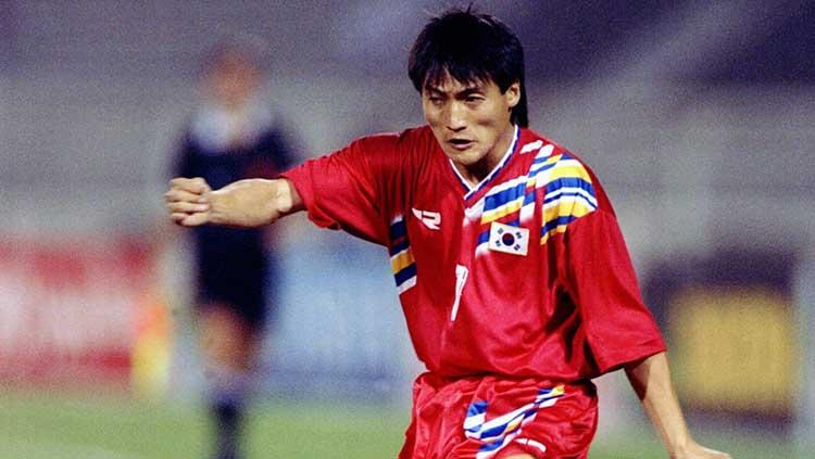 Shin Hong-gi, pelatih asal Korea Selatan yang dikabarkan tengah melamar ke klub Liga 2 2020 Sriwijaya FC. - INDOSPORT
