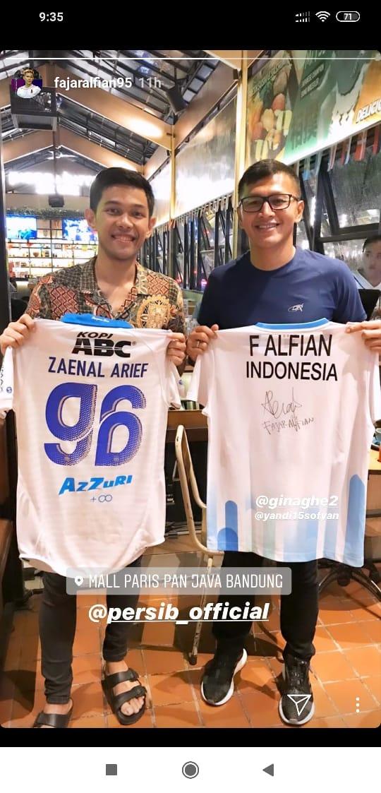 Fajar Alfian bertemu sang idola sekaligus eks Persib Bandung, Zaenal Arif Copyright: instagram.com/fajaralfian95
