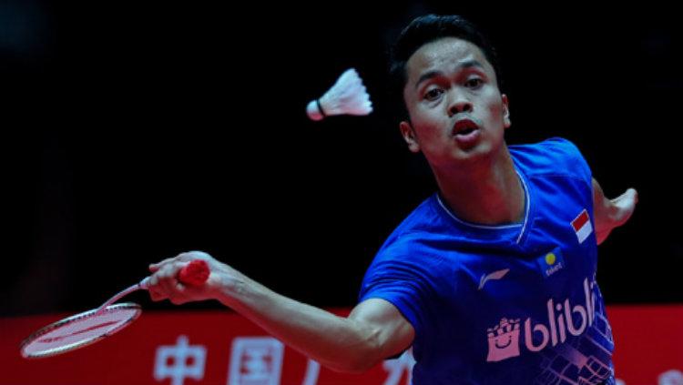 Anthony Sinisuka Ginting di laga semifinal BWF World Tour Finals melawan Chen Long.