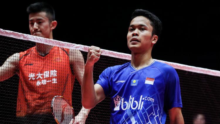 Anthony Sinisuka Ginting di laga semifinal BWF World Tour Finals melawan Chen Long.