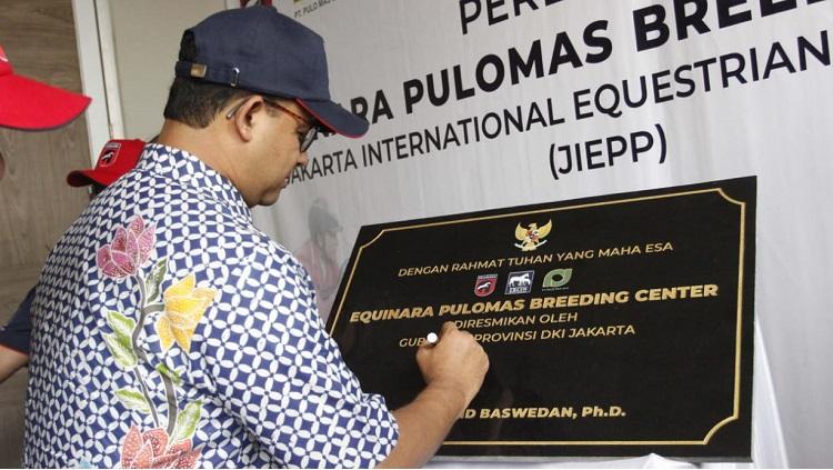 Prasasti berkuda diresmikan secara langsung oleh Gubernur DKI Jakarta, Anies Baswedan, di Jakarta. - INDOSPORT