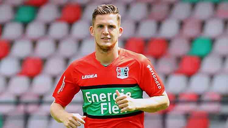 Kompetisi sepak bola Indonesia menarik banyak pemain Eropa yang tidak mendapatkan kesempatan bermain di negaranya sendiri, seperti Kevin Jansen.