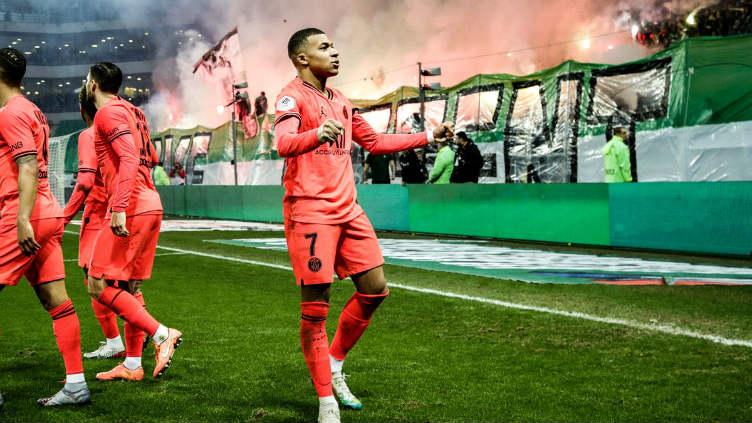 Pemain PSG, Kylian Mbappe merayakan golnya ke gawang Saint Etienne. Copyright: Twitter @PSG_English