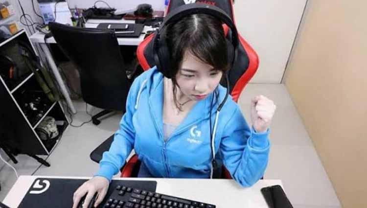 Caster menjadi salah satu profesi yang wajib ada di kompetisi eSports besar. Begini aksi kocak Kimi Hime kala jadi caster game PUBG Mobile.