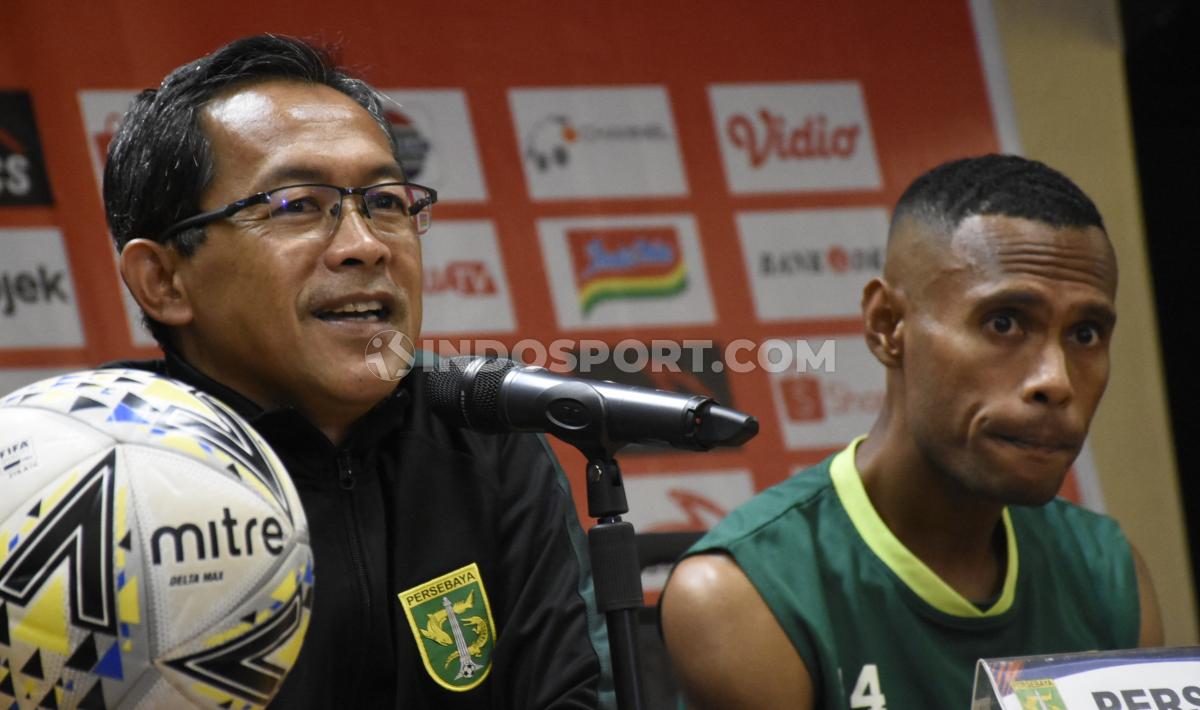 Jumpa pers laga Liga 1 2019 antara Persebaya kontra Persija dihadiri pelatih Aji Santoso dan kapten Ruben Sanadi di Media Center Stadion GBK, Jakarta, Senin (16/12/19).