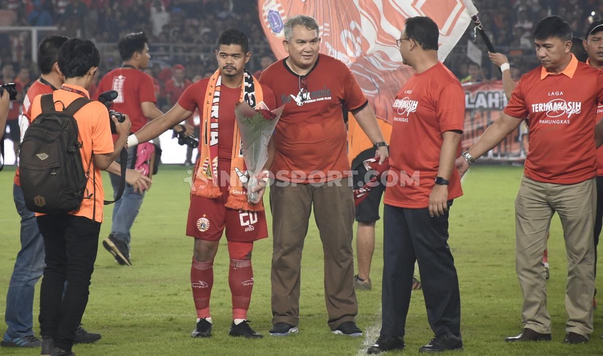 Momen perpisahan Bambang Pamungkas dengan Persija Jakarta di SUGBK Copyright: Herry Ibrahim/INDOSPORT