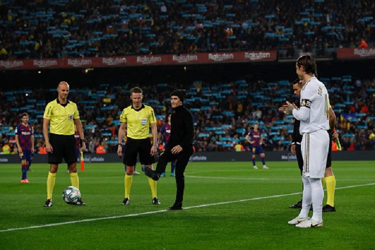 Marc Marquez hadir dalam pertandingan Barcelona vs Real Madrid, Kamis (19/12/19).