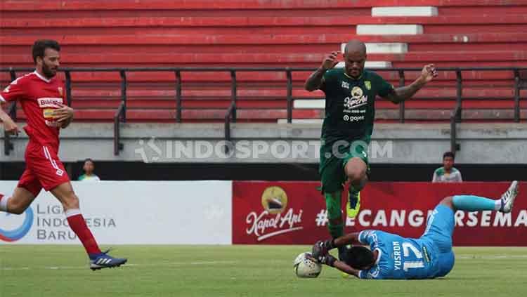 Persebaya Surabaya berhasil menutup laga Liga 1 2019 terakhirnya dengan kemenangan, dalam hasil pertandingan 2-1 melawan Perseru Badak Lampung, Sabtu (21/12/19).